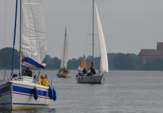 Orientacinės Galvės ežere su jachtomis