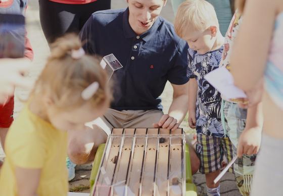 Edukacinės tarakonų lenktynės vaikams/šeimoms
