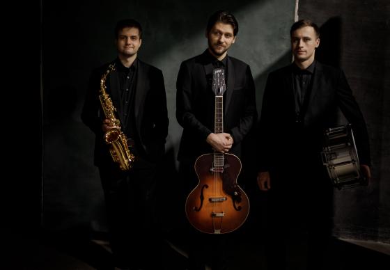 Gyvo garso grupė su saksofonu
