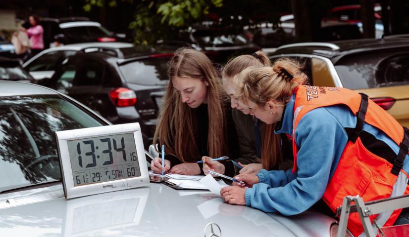 Roadgames automobiliu, pėsčiomis, dviračiu