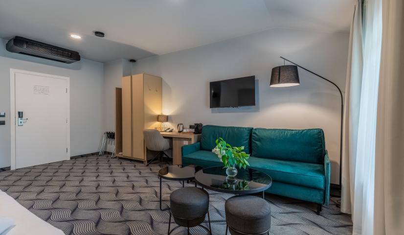 CITY HOTELS - ALGIRDAS