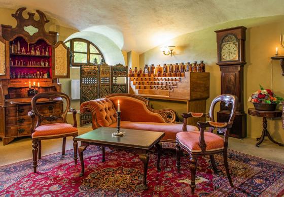 Edukacija ir kvapų degustacija dvaro parfumerinėje